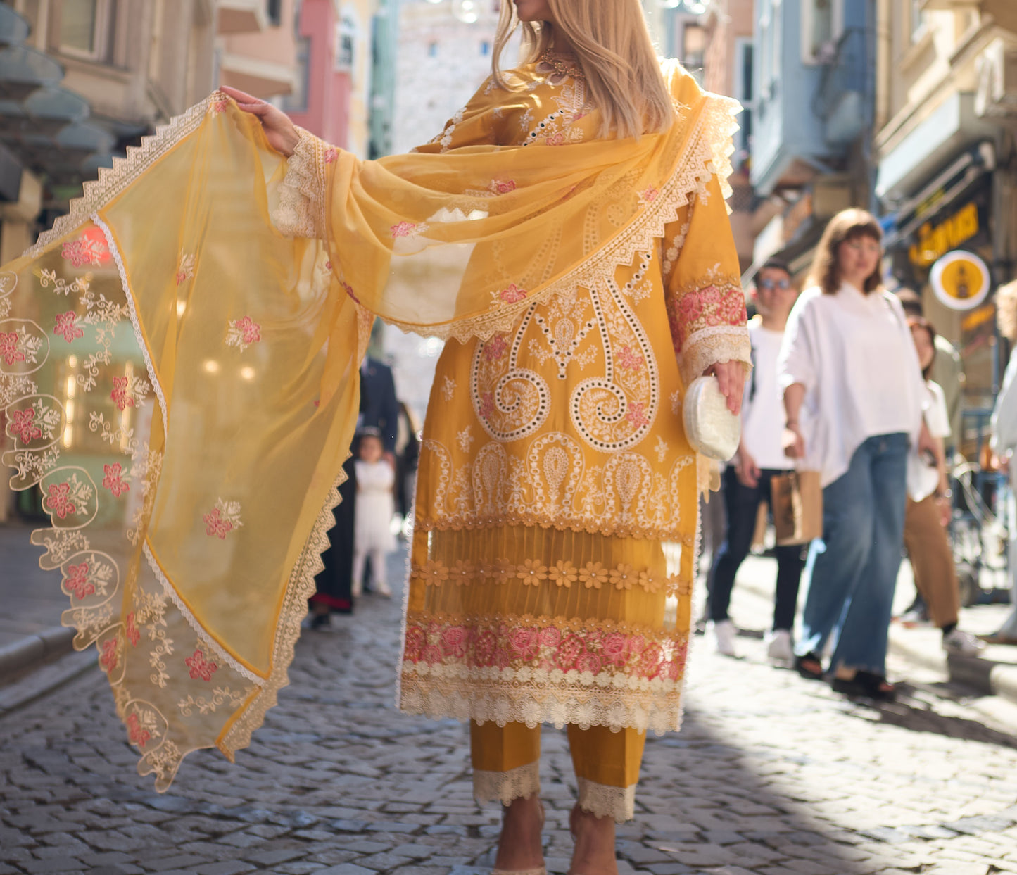 EZRA-EMBROIDERED LAWN 3 PCS (HG-04)