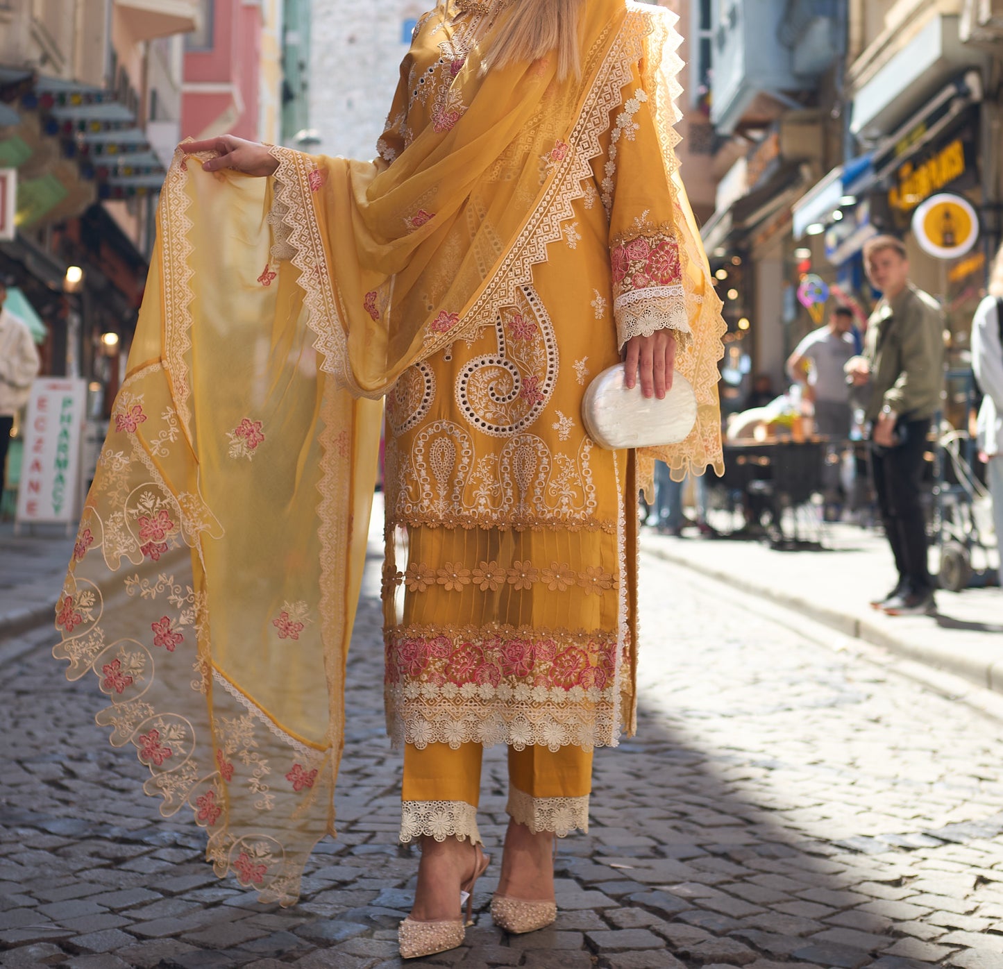 EZRA-EMBROIDERED LAWN 3 PCS (HG-04)