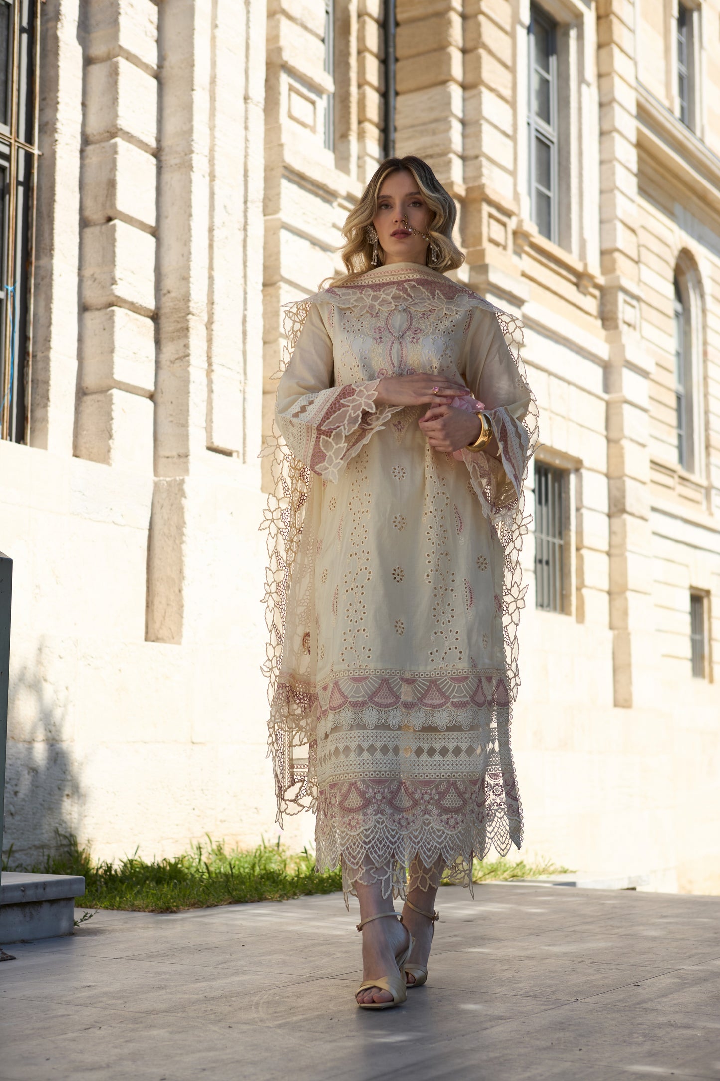 IVY-EMBROIDERED LAWN 3 PCS (HG-03)