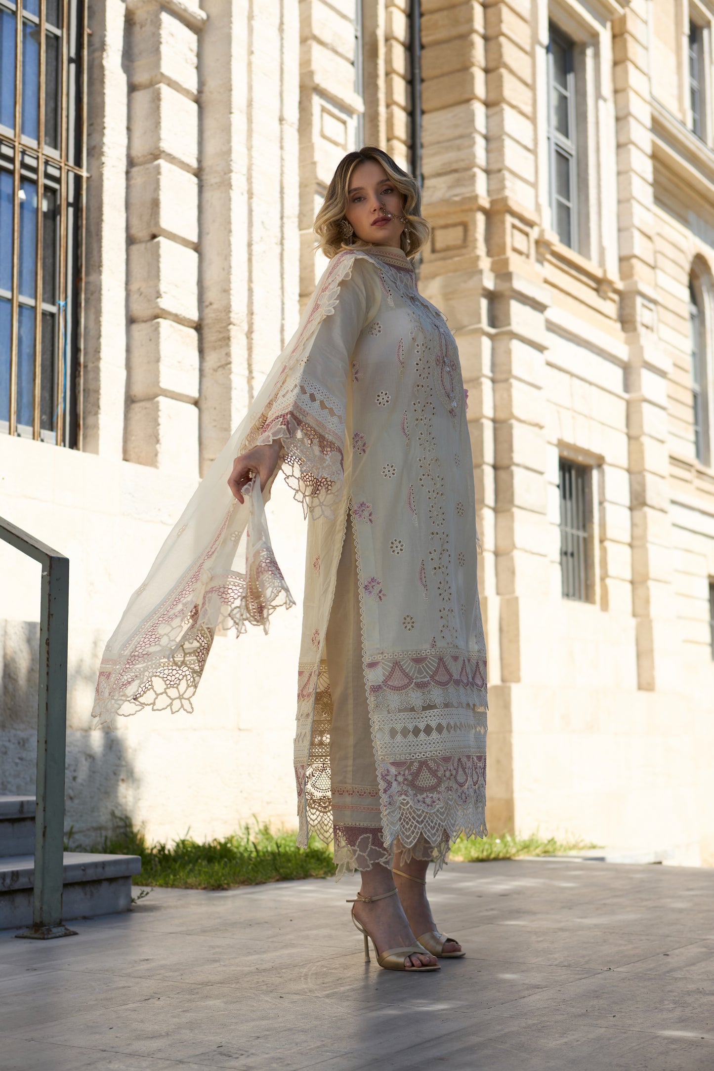 IVY-EMBROIDERED LAWN 3 PCS (HG-03)